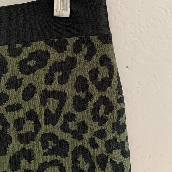 Aqua Womens Animal Print
Jacquard Skirt - Picture 4 of 7